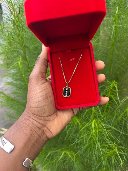 Chaine homme personnalité