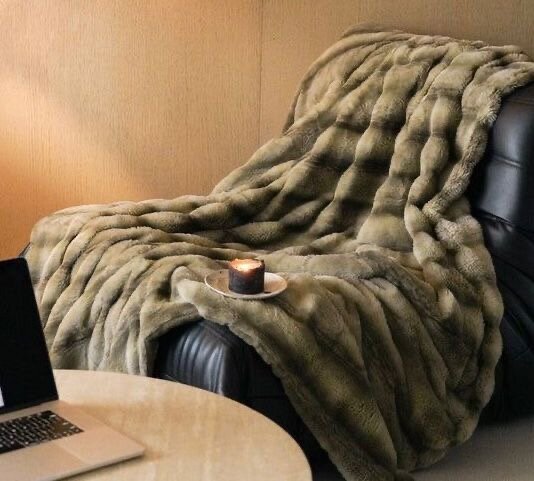 Plaid en fausse fourrure luxueuse