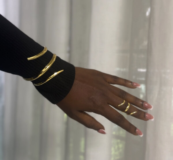 Bracelet et bagues dorés