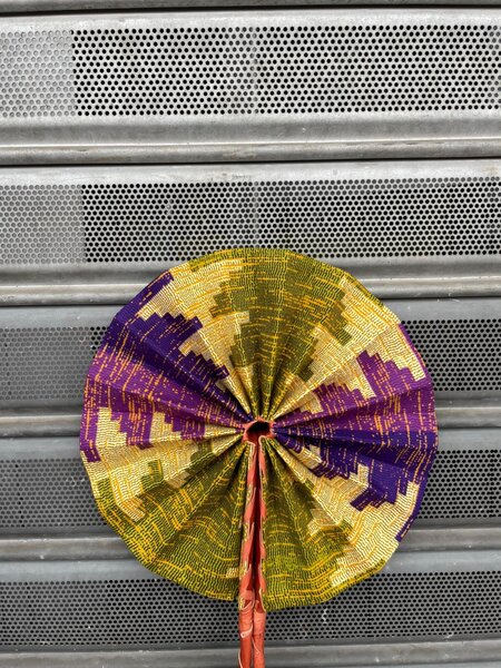 Eventails artisanaux pliables