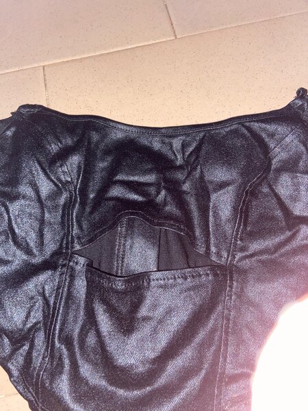 Bustier noir en simili cuir