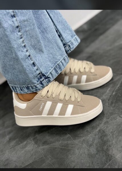 Baskets beige élégantes