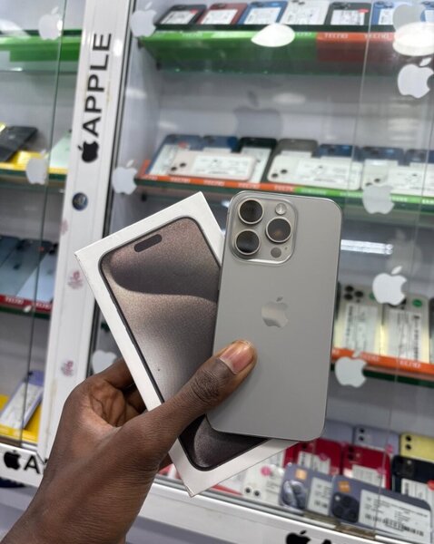 iPhone 15 pro Apple 256 Go