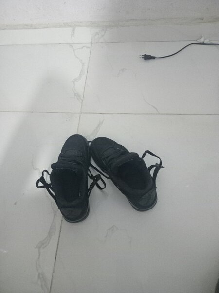 Sneakers noirs unisexes élégants