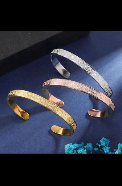 Bracelets élégants gravés métalliques