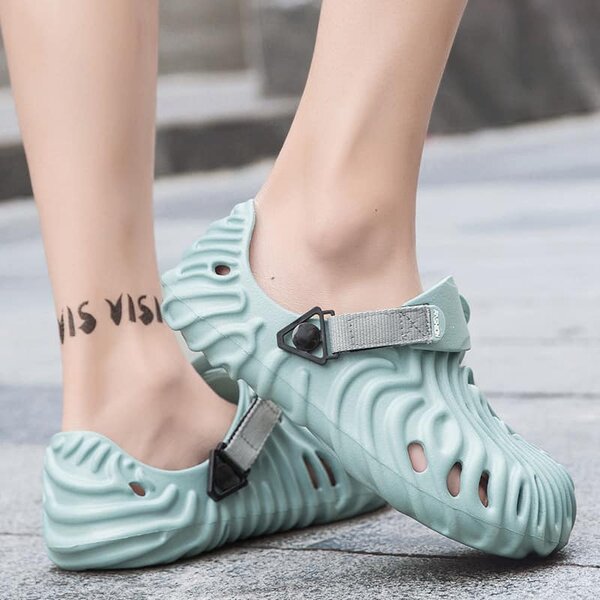 SUMMER SLIPPERS
