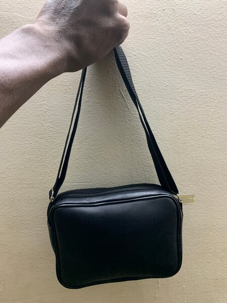 Sac bandoulière noir élégant