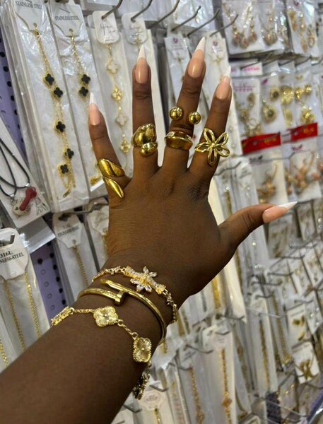 Bague et Bracelet Dorés Éclatants