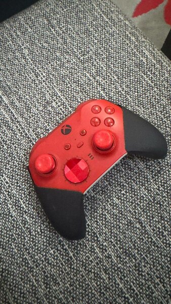 Manette Xbox rouge pour gamer