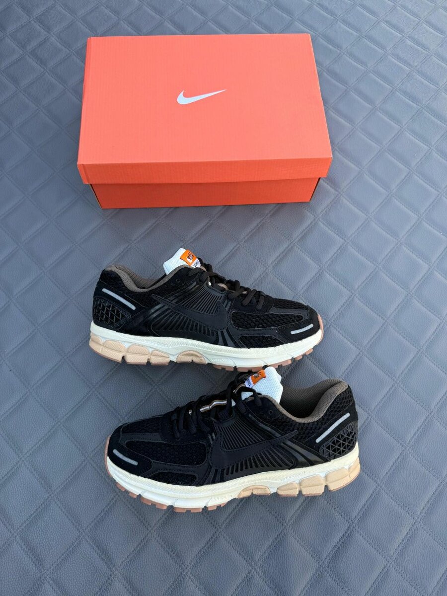 Baskets noires Nike Vomero