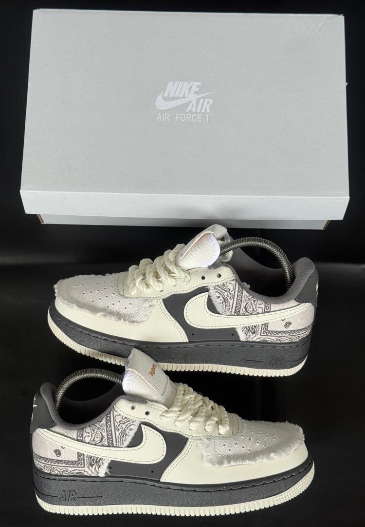 Nike Air Force 1 Sneakers