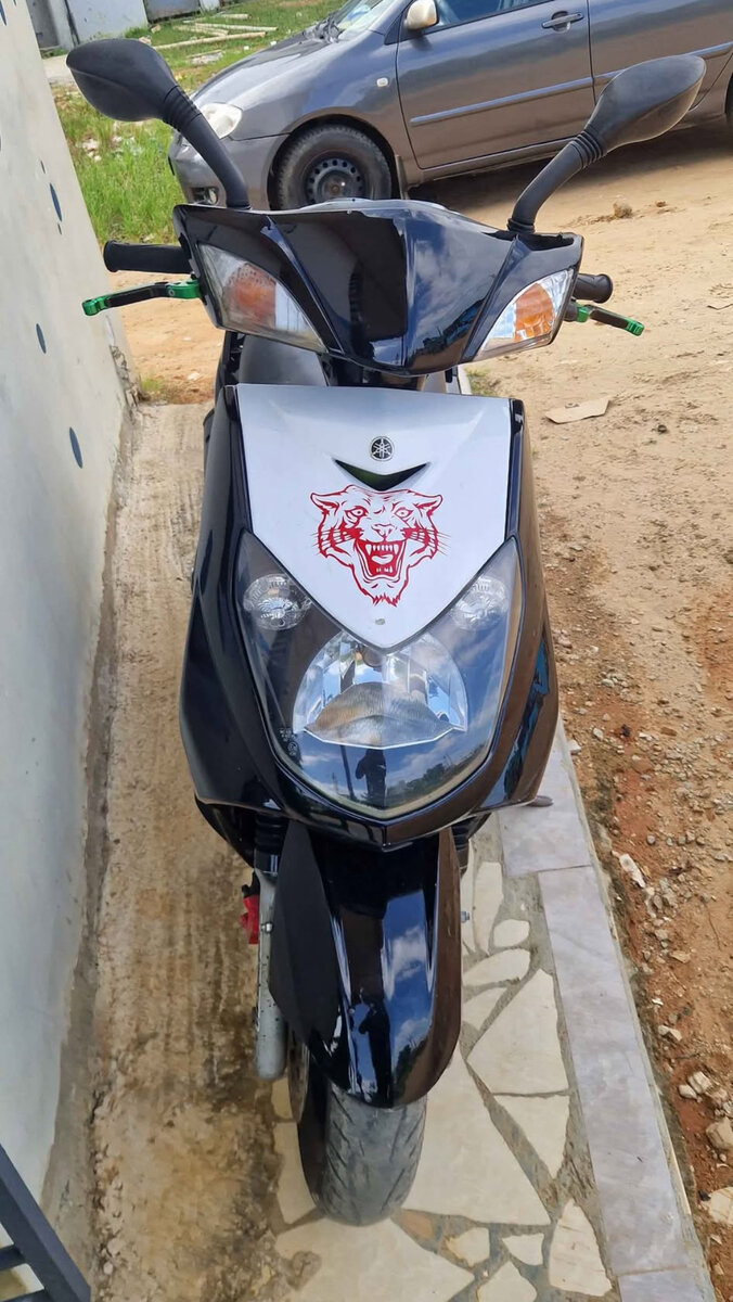 Scooter moderne noir