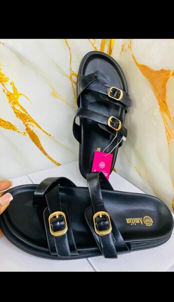 Sandales élégantes à boucles