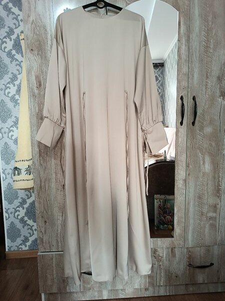 Платье бежево-пудры цвет