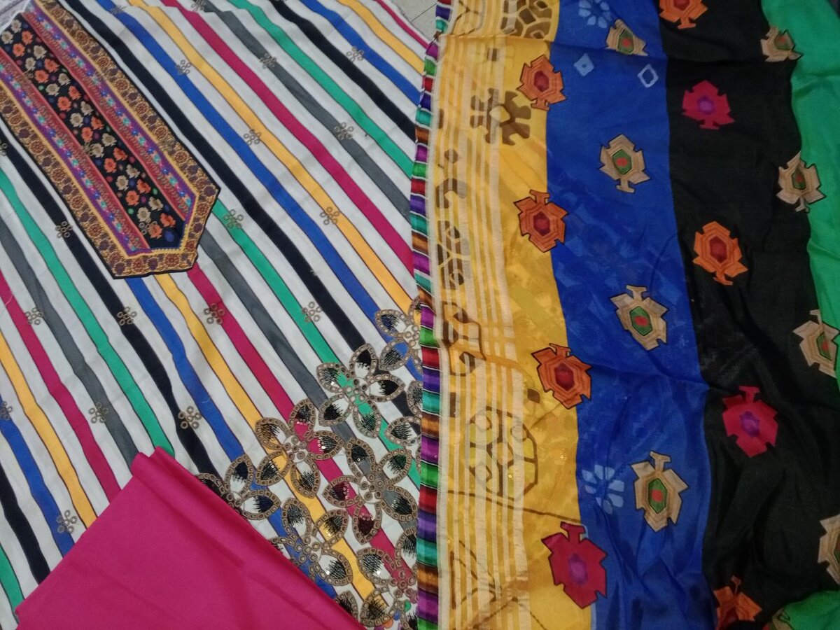 Fizza collection print embroided lawn