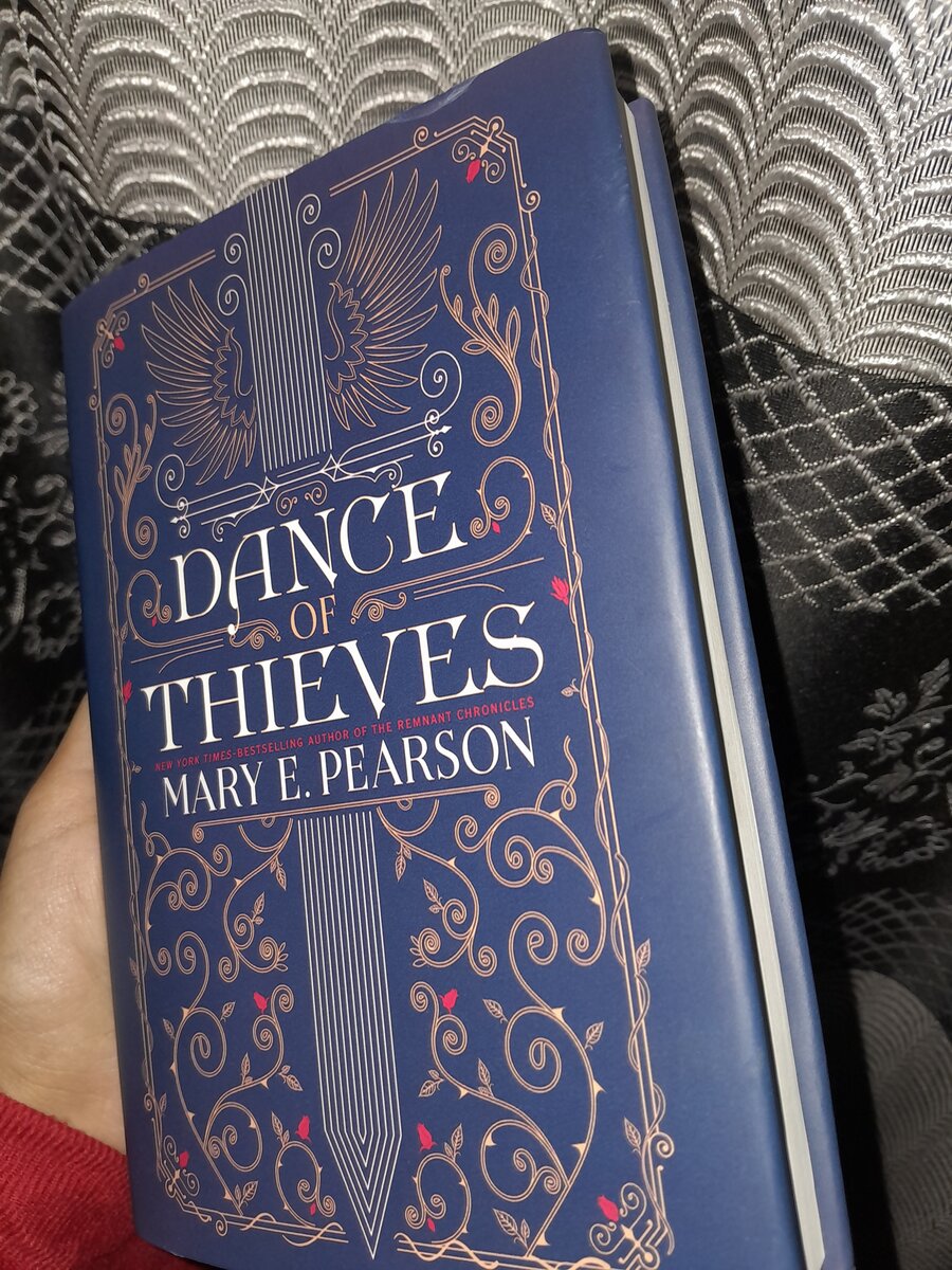 Dance of theives book ( hard cover )