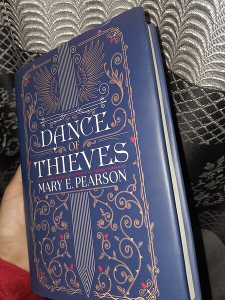 Dance of theives book ( hard cover )