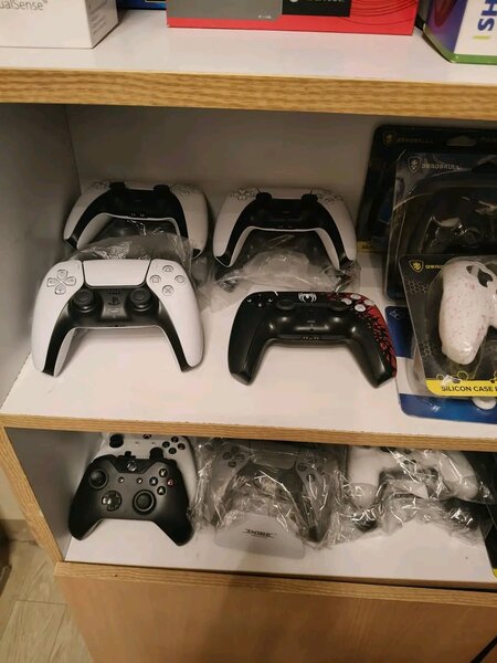 Manettes de jeu PS5 et Xbox