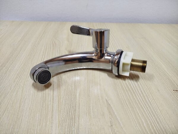 Robinet de lavabo stylé