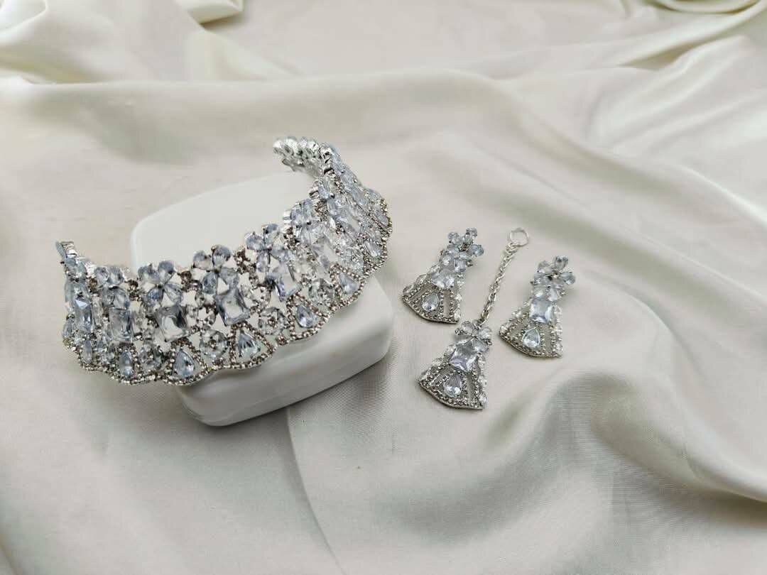 Ladies wedding set necklace and earrings