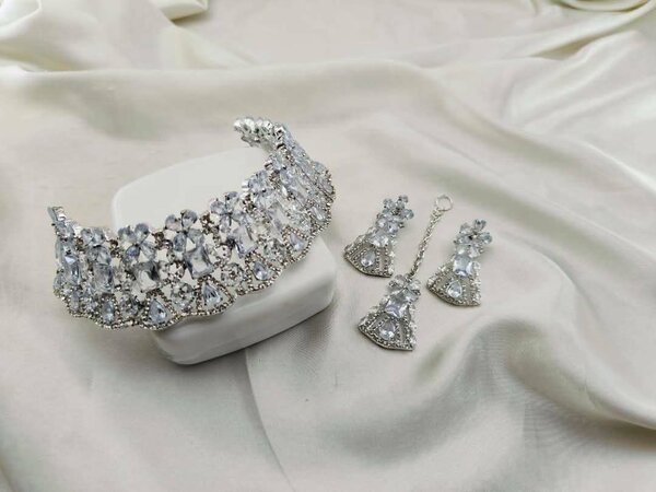 Ladies wedding set necklace and earrings