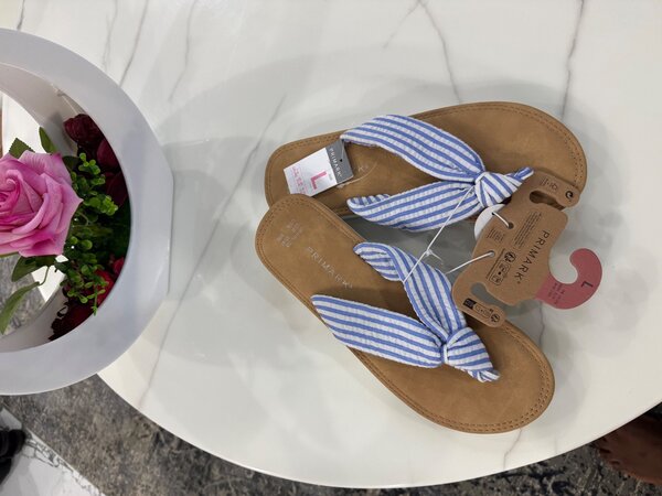 Tongs légers en tissu rayé