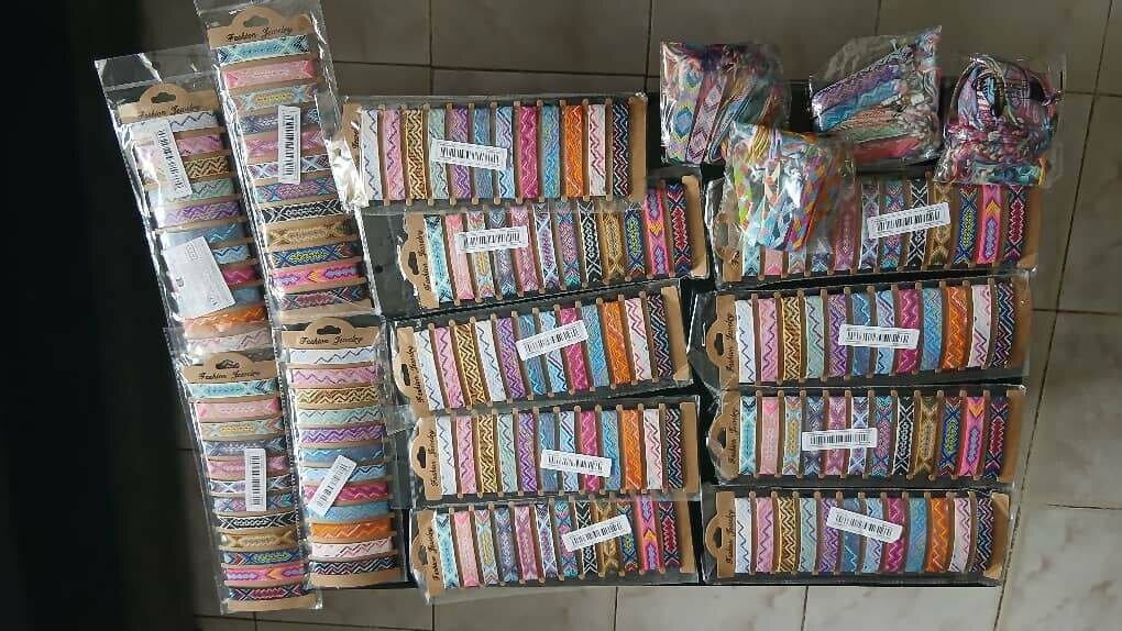 Bracelets tissés colorés 10