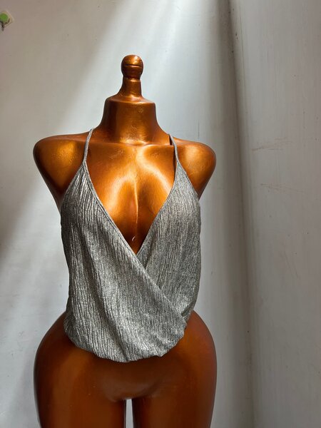 Top dos nu scintillant