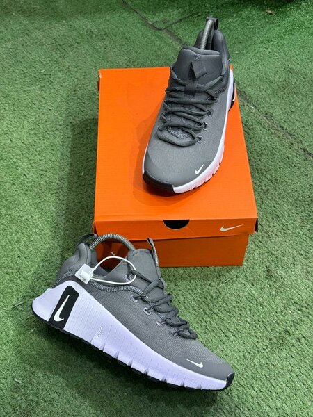 Baskets sport hommes modernes