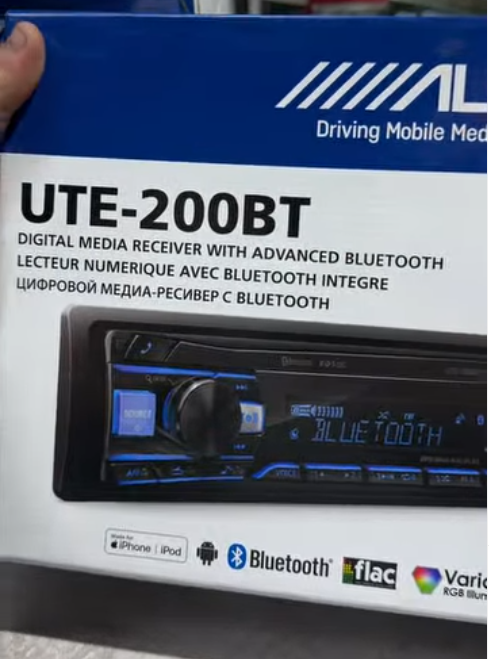 Автомагнитола Alpine UTE-200BT 