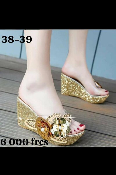 Sandales compensées brillantes