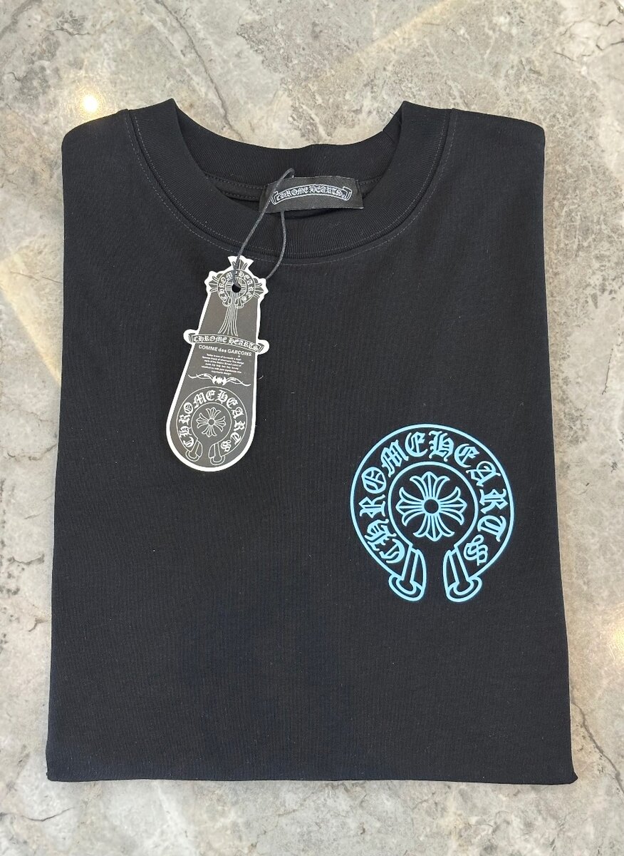 T-shirt noir à motif lumineux