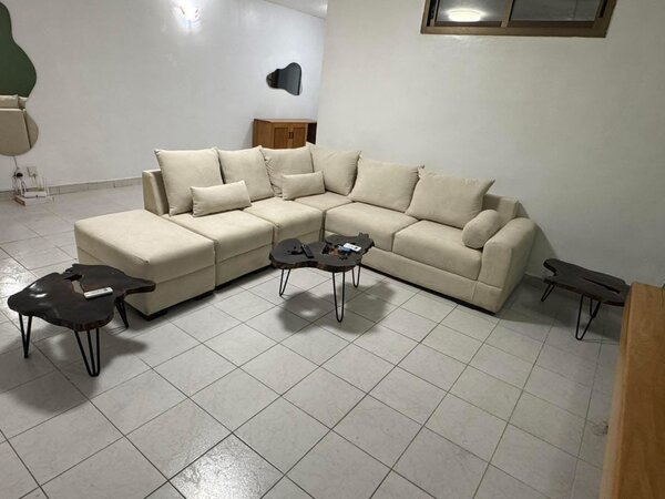 Grand canapé d'angle moderne