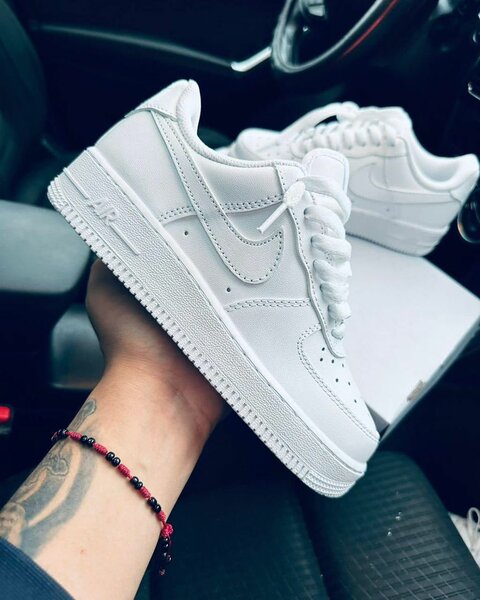 Chaussures Nike Air Force 1 blanches