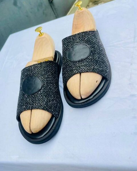 Sandales en cuir noir élégant