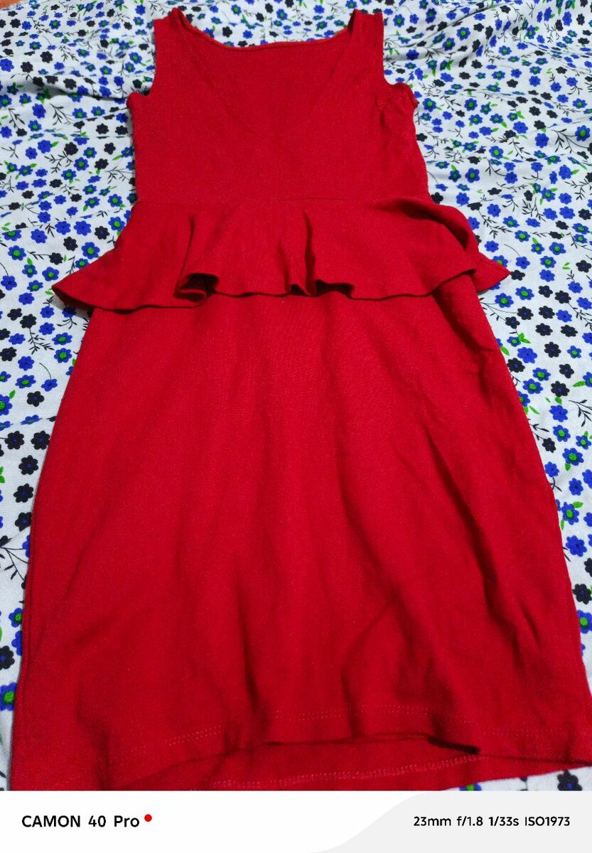 Robe rouge élégante femme