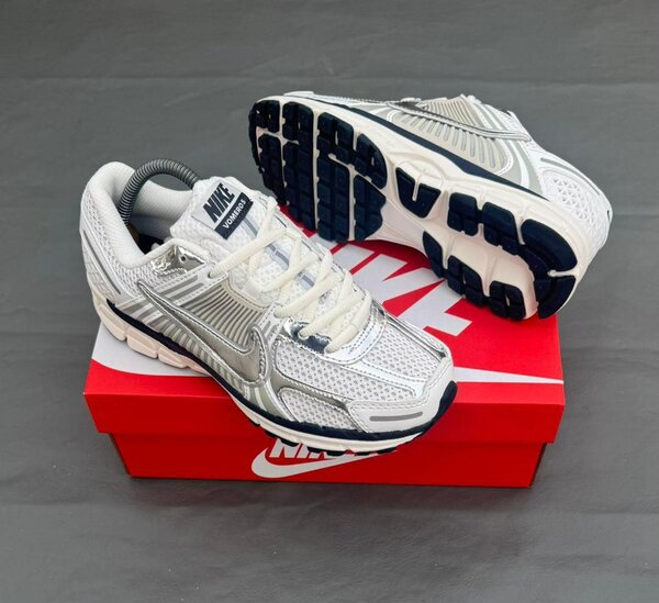 Baskets Nike vomero 5 argent