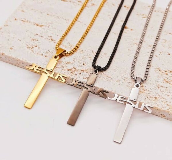 Collier pendentif croix