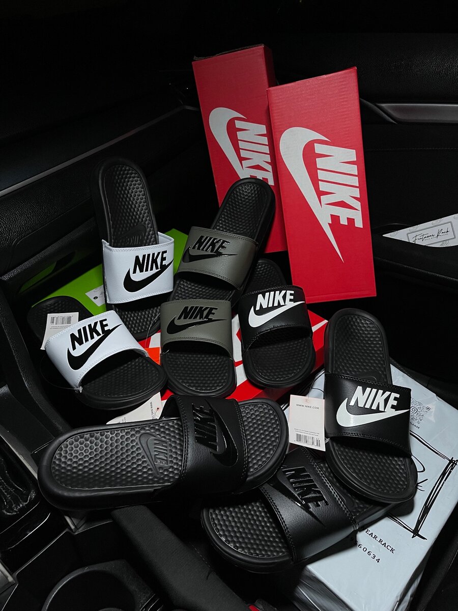 Nike Benassi Slides