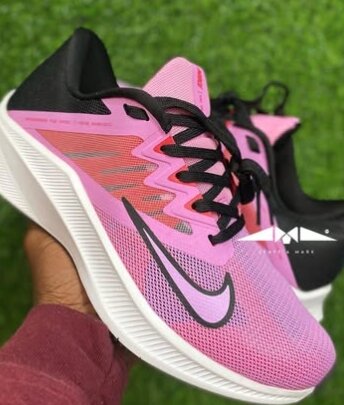 Nike sneakers pink