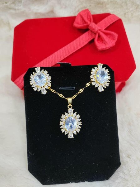 Collier et pendentif