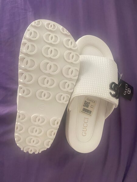 Claquettes Gucci blanches