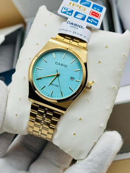 Montre Casio Dorée Étanche