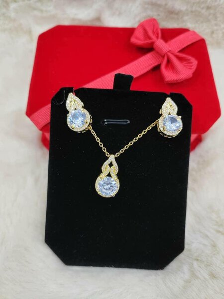 Collier et pendentif