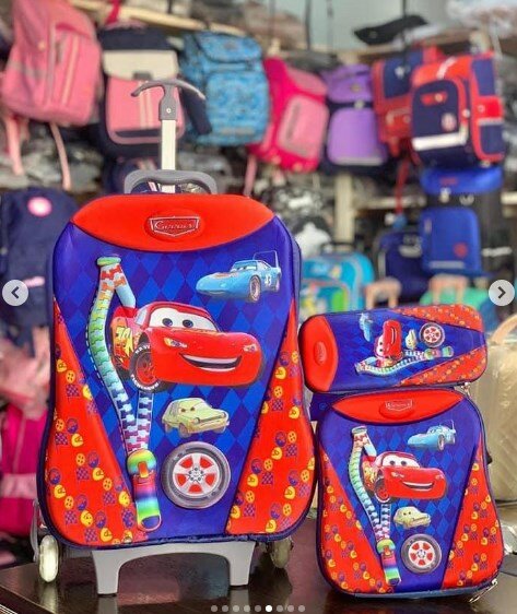 Set for school of 3 items, print "CARS"