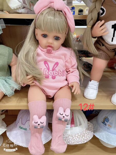 Poupée réaliste habillée