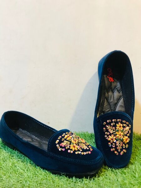 Ladies court shoes