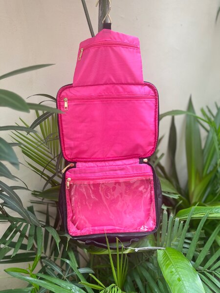 Trousse de toilette suspendue