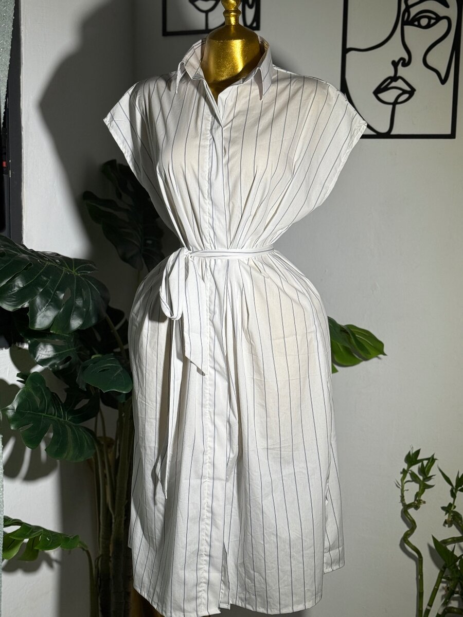 Robe chemise à rayures élégante