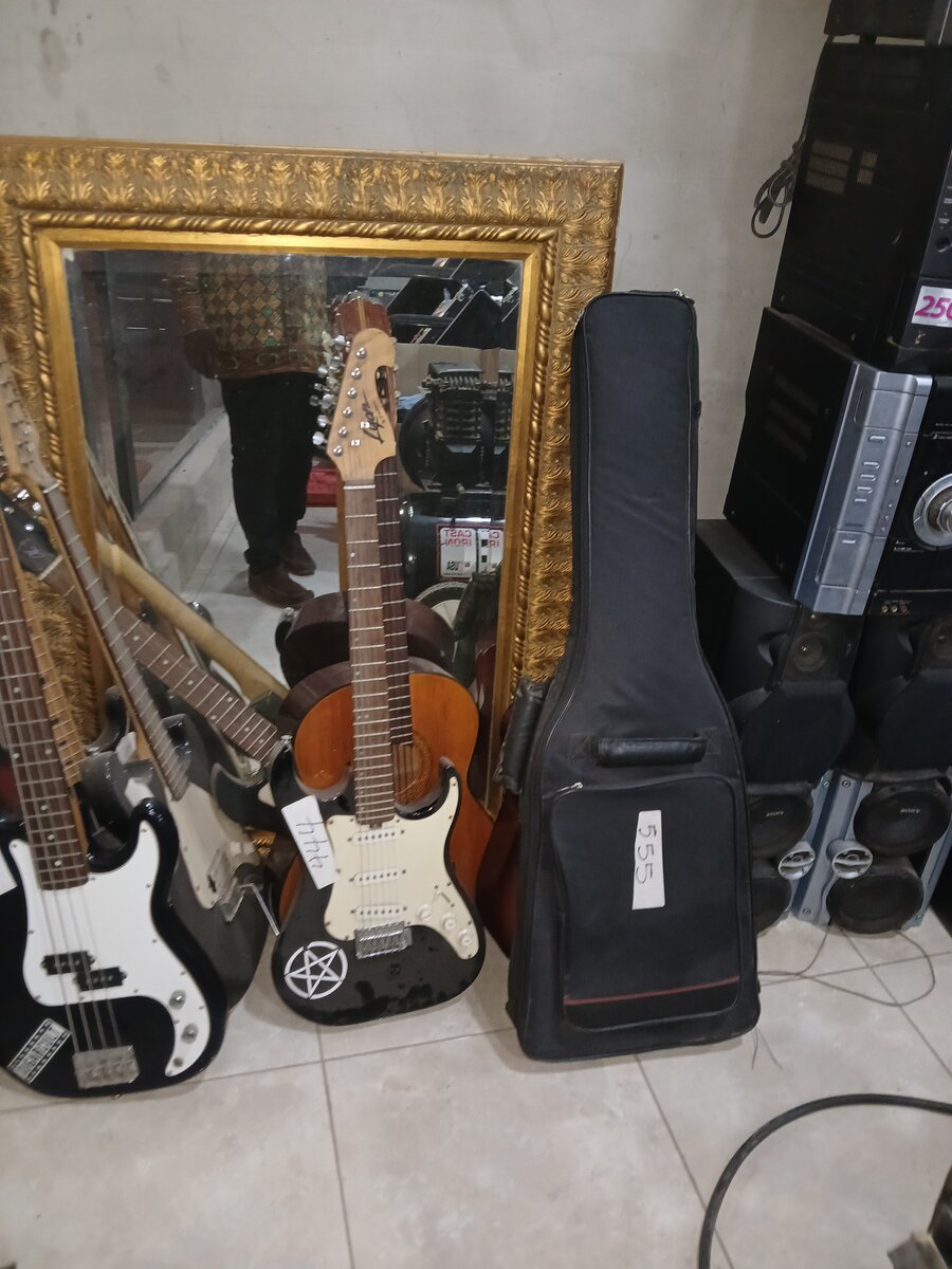 Trumpets,pianomusic equipments